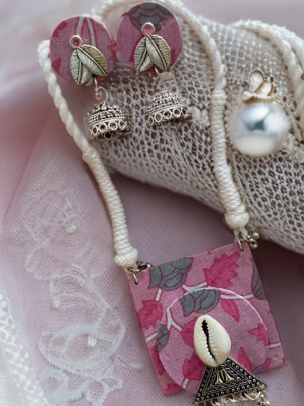 Nacklace