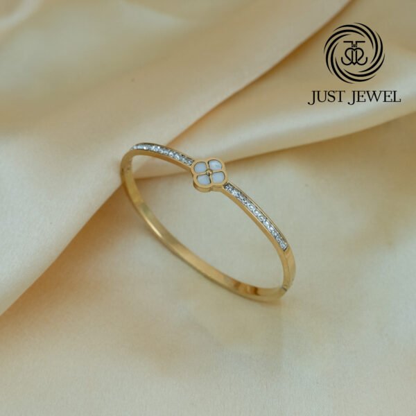 Flower Design of White Bracelet By Just Jewel