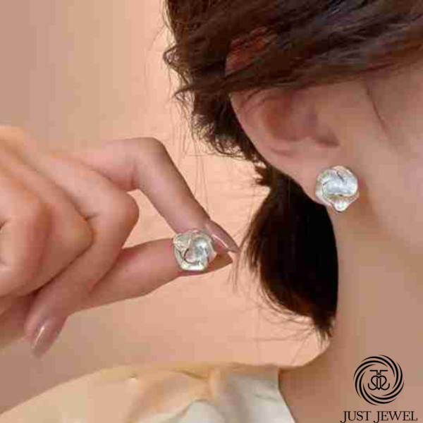 Flower Shape Ear Studs