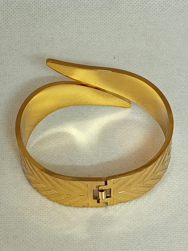 Luxe Etched Bracelet By Just Jewel - Image 3