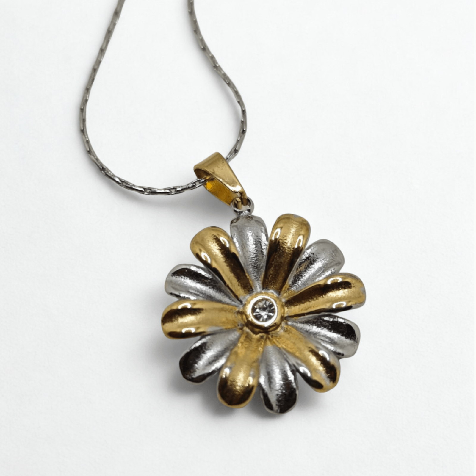 Celeste Bloom – Dual-Tone Daisy Pendant