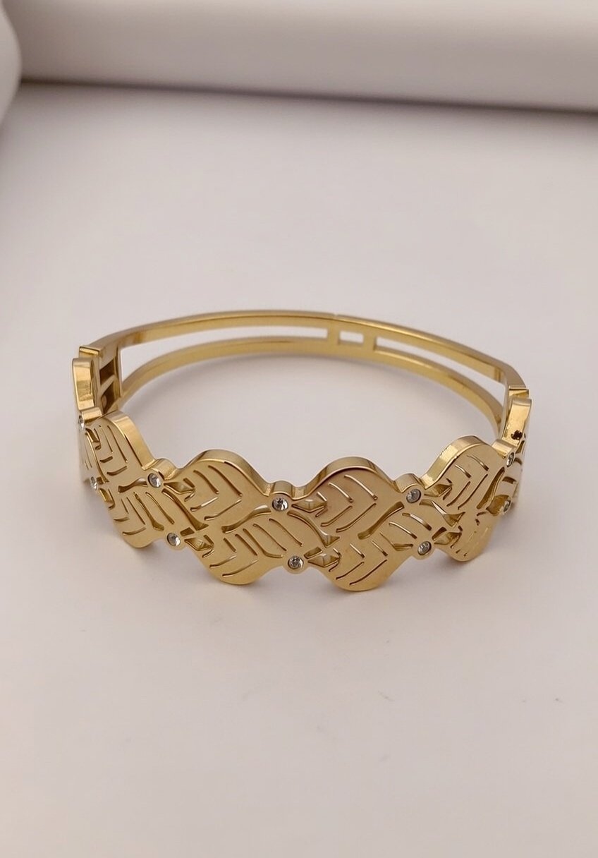 Luxury Leaf Motif Kada 18K Gold Plated Bracelet for Women
